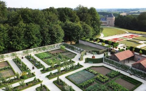 Bovenaanzicht van Museumtuin Gaasbeek en Kasteel Groenenberg